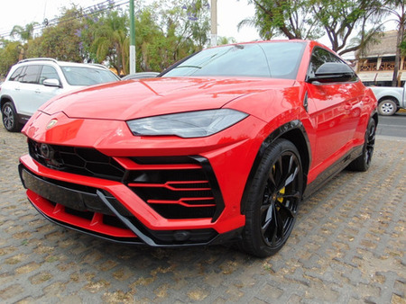Lamborghini Urus Rouge D Occasion Recherche De Voiture D Occasion Le Parking