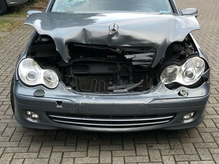 Mercedes C Unfallwagen Gebrauchtwagen Gebrauchtwagen Suchen Das Parking