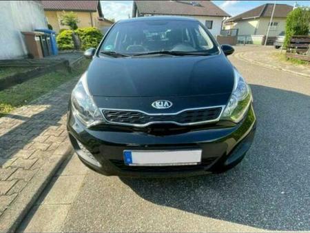 Kia Rio Kai Rio 14 Binzin Sehr Gut Zustand Km Used The Parking
