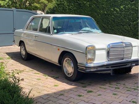 Mercedes Frankreich W115 Gebrauchtwagen Gebrauchtwagen Suchen Das Parking