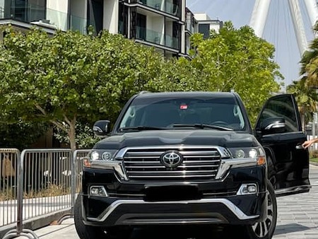 TOYOTA LAND CRUISER vxr-top-5-7-2018-gcc-no-accident-black-edition