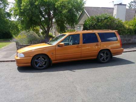 Volvo 850 Kombi Modellauto 1:87 - Saffron Pearl Metallic Sammlerstück