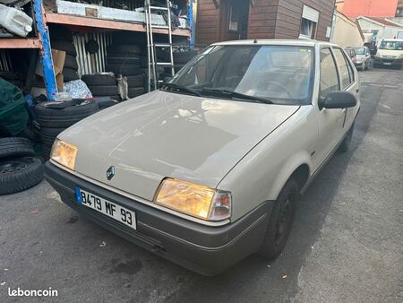 Miniature Renault 19 Berline Phase 2 - Triple 9 1/18 - Gris Métallisé, Neuve