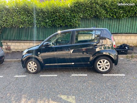 DAIHATSU SIRION daihatsu-sirion-ii-2010-1-3-twincam-toyota 