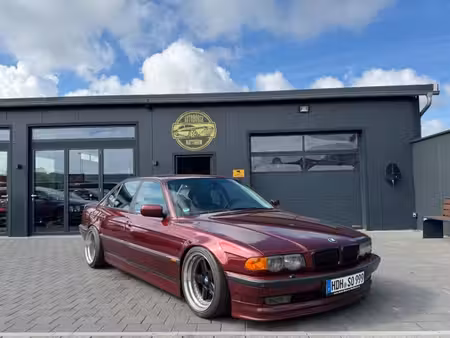 BMW Série 7 740i 4.4 286