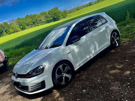 Volkswagen Golf GTI 2.0 TSI 220