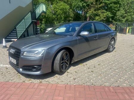 Audi A8 V8 4.0 TFSI S line quattro