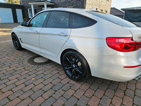 BMW Série 3 330i