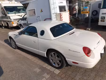 Ford Thunderbird V8 4.0