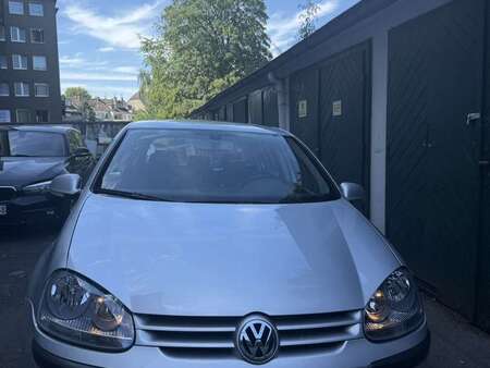 Volkswagen Golf 1.6 FSI Confortline
