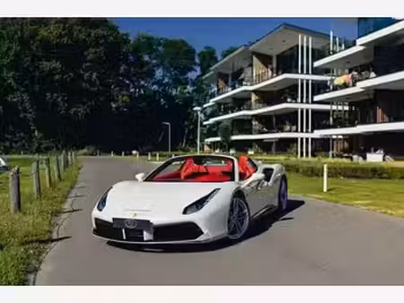 Ferrari 488 Spider 3.9 T 670