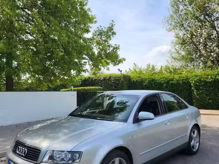 Audi A4 V6 3.0 220 quattro