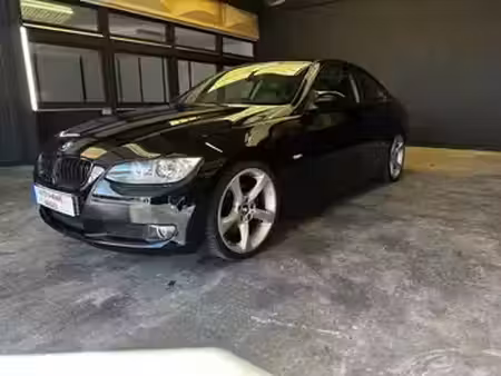 BMW Série 3 325i Luxe