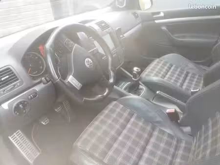 Volkswagen Golf GTI 2.0