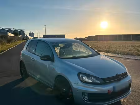 Volkswagen Golf GTI 2.0 TFSI 230