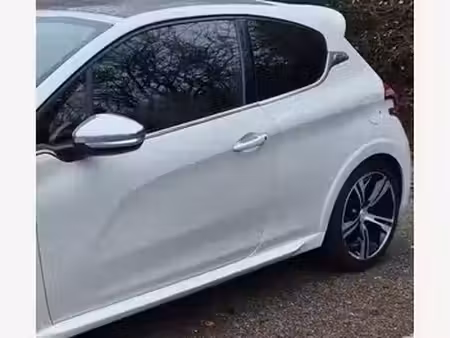Peugeot 208 GTI 1.6 THP 200