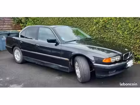 BMW Série 7 735i 3.5 236