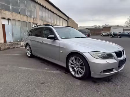 BMW Série 3 325i 218
