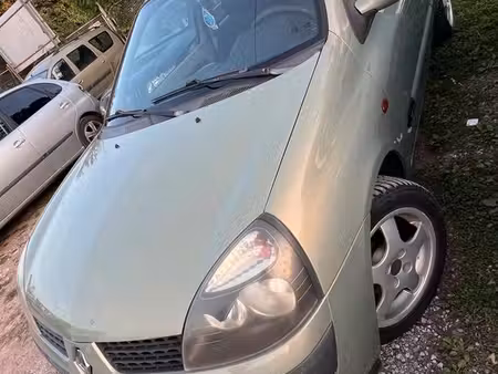 Renault Clio 75
