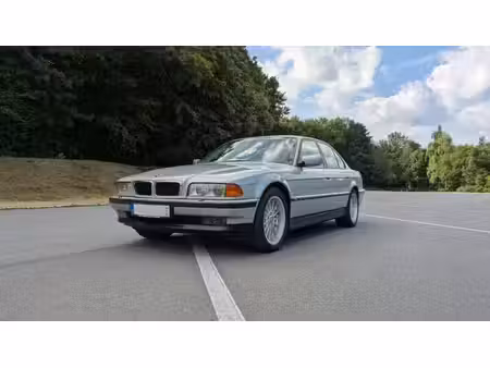 BMW Série 7 740i 4.4 286