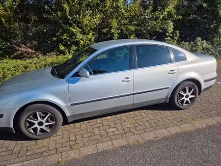 Volkswagen Passat 1.6 102 Base