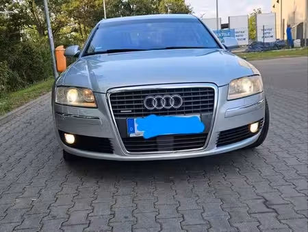 Audi A8 quattro