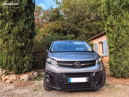 Opel Vivaro 2.0 HDi 180