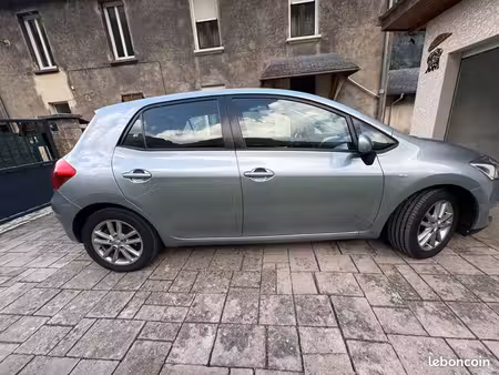 Toyota Auris 2.0 126