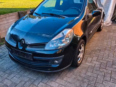 Renault Clio 75