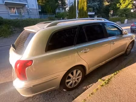 Toyota Avensis 2.0 147