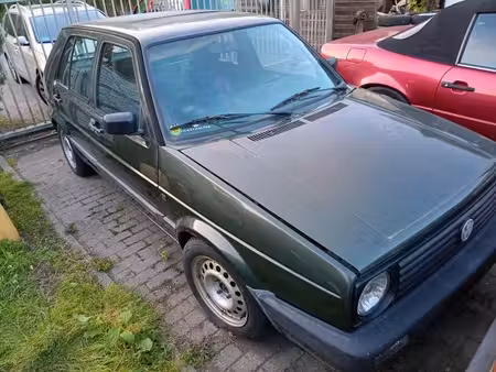 Volkswagen Golf 1.8 75