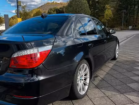 BMW Série 5 530d 3.0 235