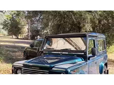 Land Rover Defender 2.0 122