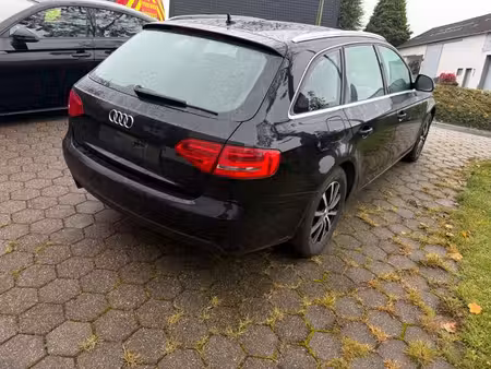 Audi A4 2.0 TDI 143 Attraction