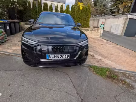 Audi e-tron S 408 S line quattro