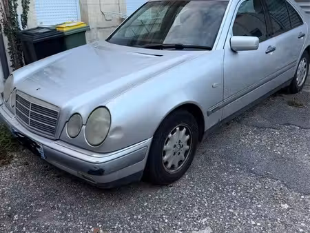 Mercedes-Benz Classe E E 220
