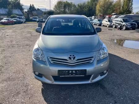 Toyota Verso 2.0 126