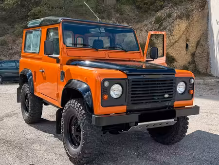 Land Rover Defender 2.0 TDI 122