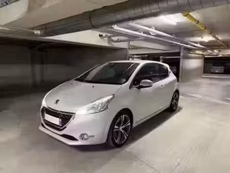 Peugeot 208 GTI 1.6 THP 200