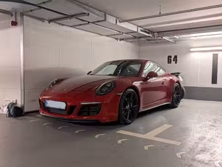 Porsche 911 Carrera 4 GTS 3.0 450