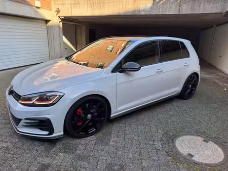Volkswagen Golf GTI 2.0 TSI Performance