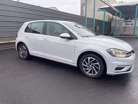 Volkswagen Golf 1.0 TSI 110