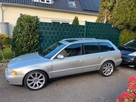 Audi A4 V6 2.4 165 quattro