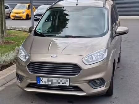 Ford Tourneo Courier 1.0 EcoBoost 100 Titanium