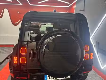 Land Rover Defender D300 3.0 300 X-Dynamic HSE 4x4