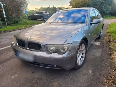 BMW Série 7 735i 3.5 272