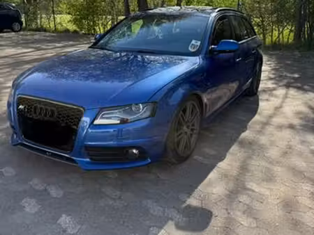 Audi A4 2.0 S line quattro