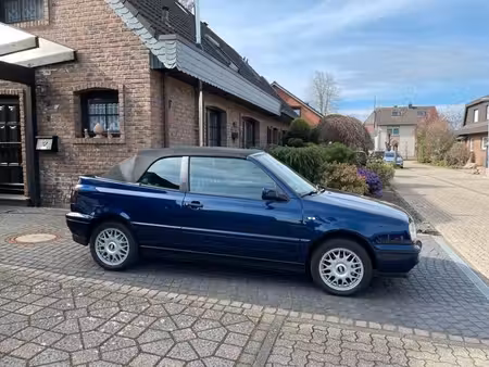 Volkswagen Golf 1.8 75