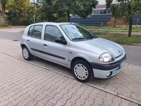 Renault Clio 75