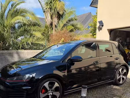 Volkswagen Golf GTI 2.0 TSI 220